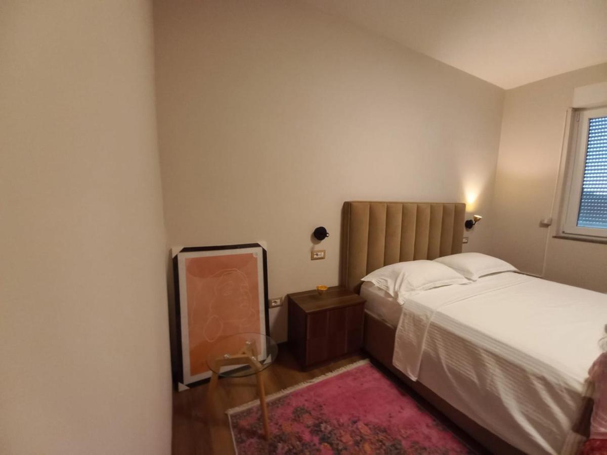 Penthouse Rooms & Aparts Tirana Kültér fotó