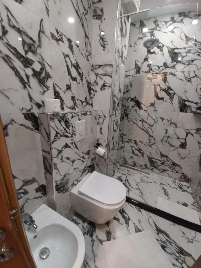Penthouse Rooms & Aparts Tirana Kültér fotó