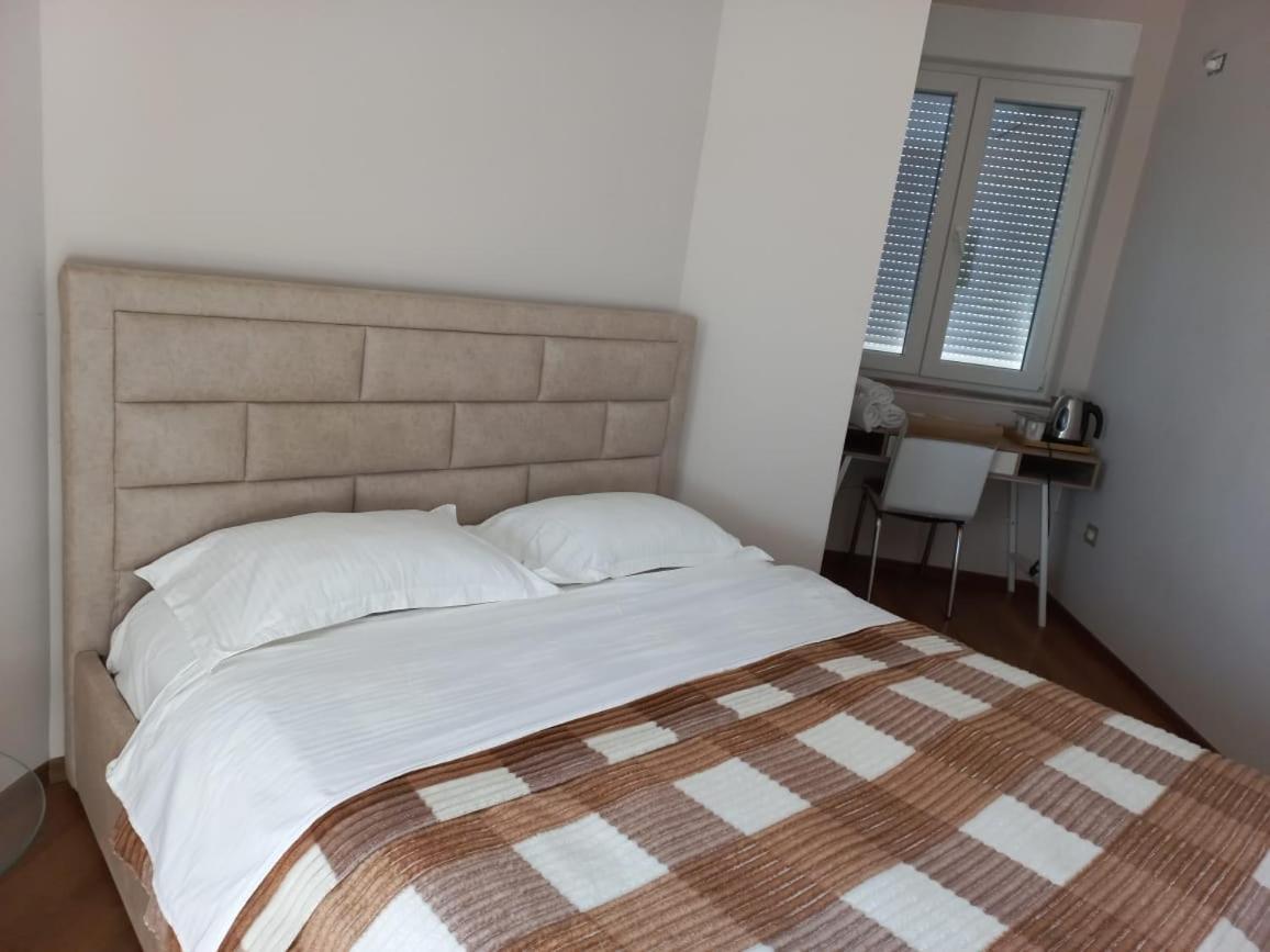 Penthouse Rooms & Aparts Tirana Kültér fotó