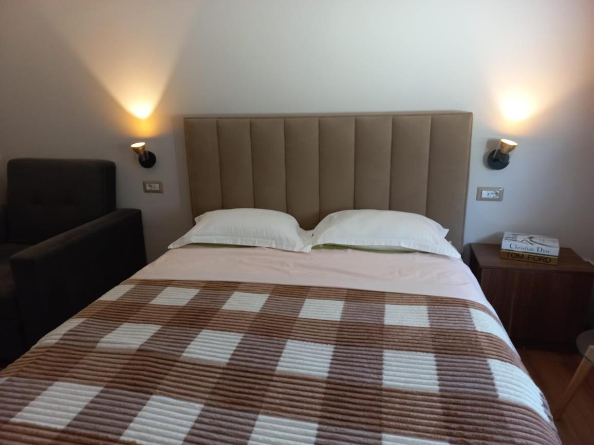 Penthouse Rooms & Aparts Tirana Kültér fotó